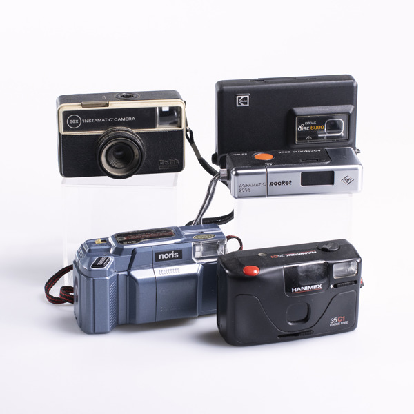 Kompaktkameror, 5 st, bl a Agfamatic 2008, Kodak Disc 6000_23146a_8db1599f02d6445_lg.jpeg