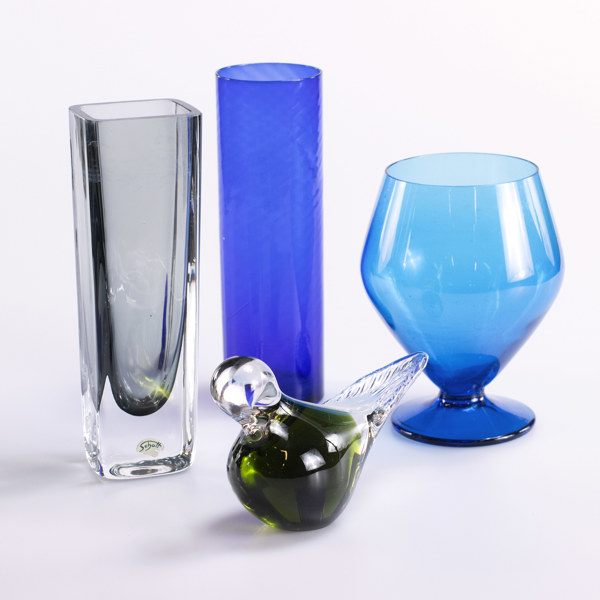 Färgat glas, 4 delar, vaser, figurin, höjd 20,5 cm och mindre_23679c_8db26e7355a66bf_lg.jpeg