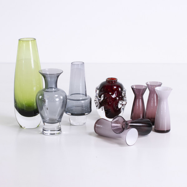 Vaser, 9 st, färgat glas, högsta 33 cm_24961a_8db5d215b61ee02_lg.jpeg