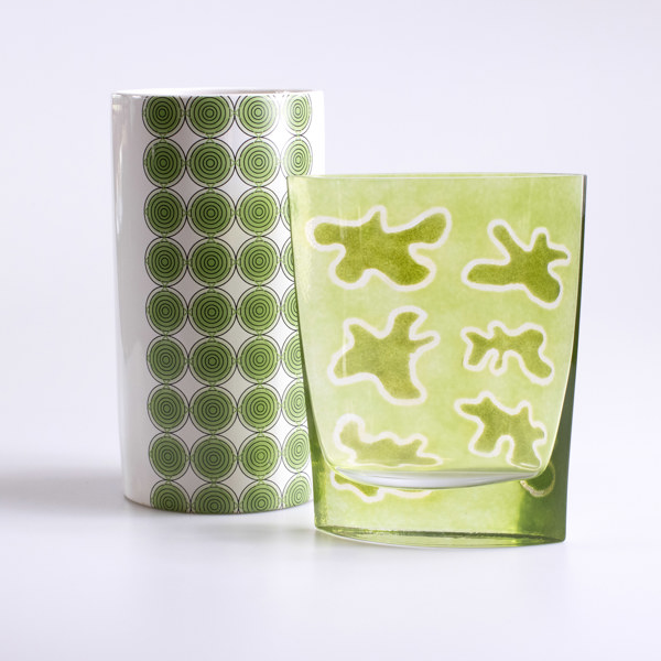 Vaser, 2 st, glas, keramik, bl. a. Steninge Slott, höjd 25 cm och mindre