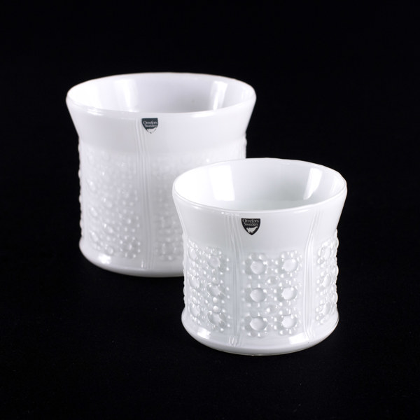 Olle Alberius, ytterfoder, 2 st, "Flora", Orrefors, höjd 14 cm och mindre