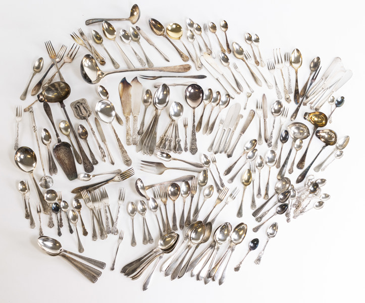 Bestick, nysilver, större parti, bl a "Svensk Spets", "Olga"
