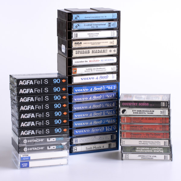 Kassetband, 35 st, bl a "Volvo 4 Stereo" och "Saab Music"
