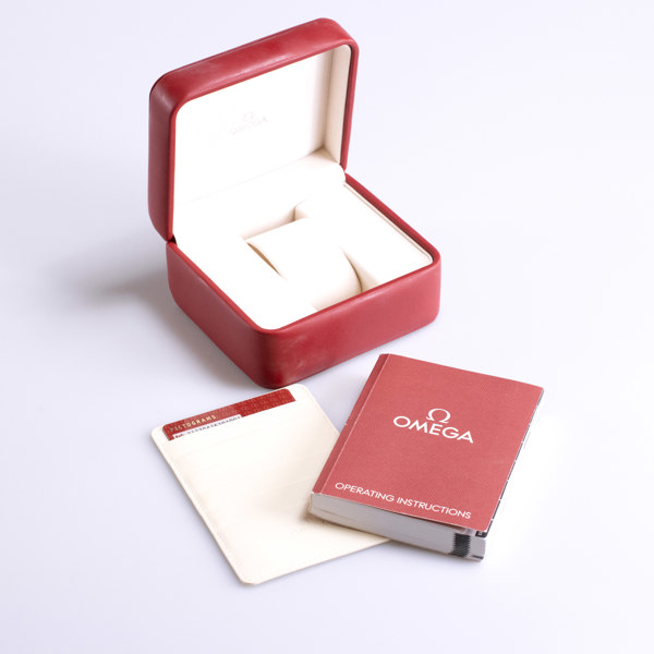 Omega, box och tillbehör
