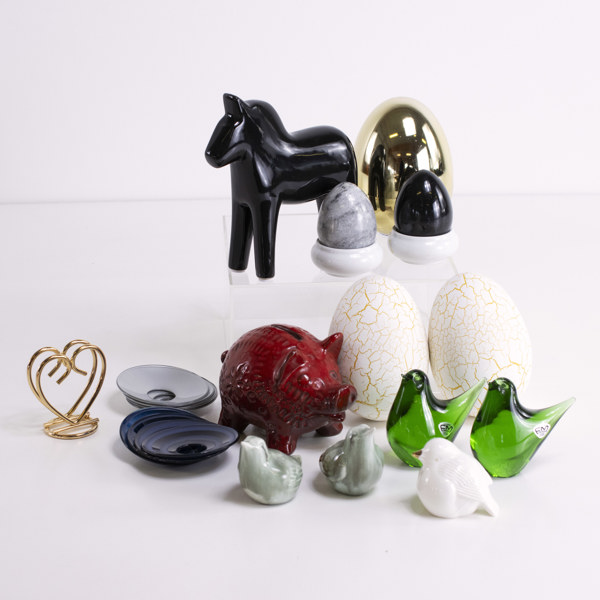 Figuriner, ägg, ljusmanschetter, ett parti