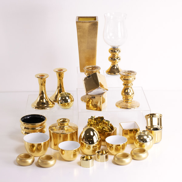 Ljusstakar, lyktor, guldfärgade, ett parti