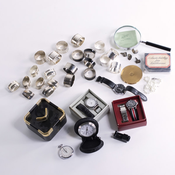 Armbandsur, manschettknappar, m.m., bl a silver
