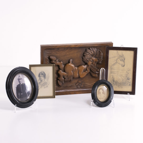 Äldre fotoramar, väggrelief i ek, 5 delar, största mått 35x24 cm