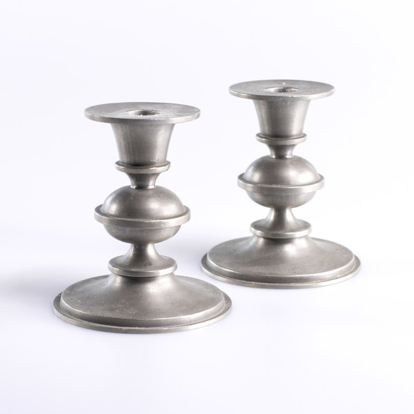 Edvin Ollers, ljusstakar, ett par, tenn, höjd 12,5 cm