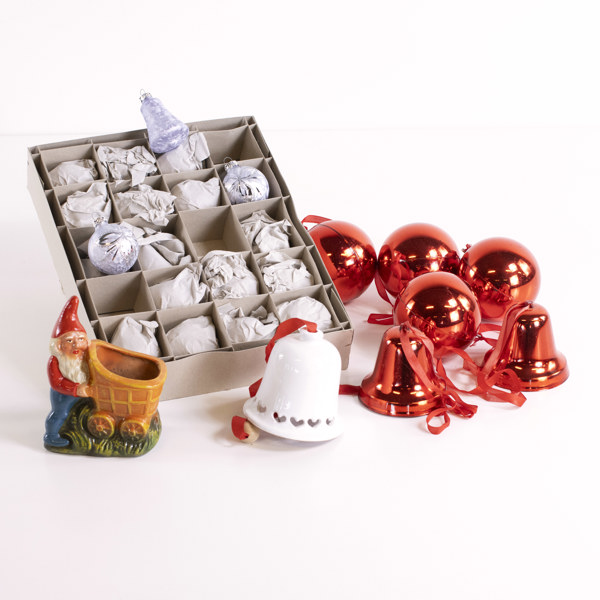 Julpynt, bl a glaskulor