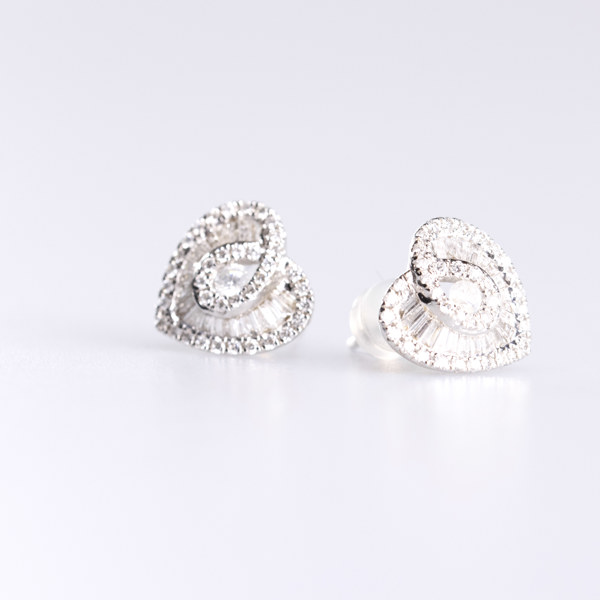 Diamantörhängen, 18k, vitguld, 0,64 karat