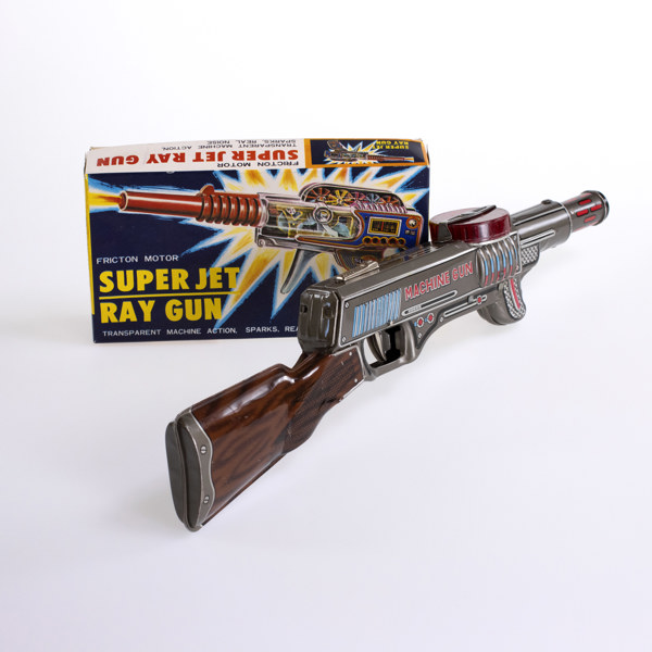 Leksaksgevär, 2 st, plåt, varav ena med originalkartong