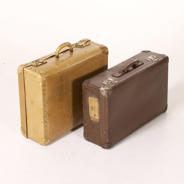 Äldre resväskor, 2 st, längd 60 cm och mindre_26684a_8db9fbd4931bd27_lg.jpeg