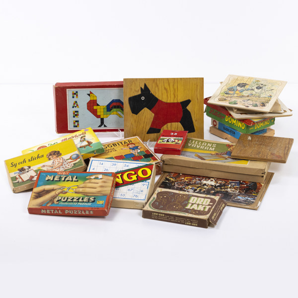 Spel, pyssel och pussel, bl a "Ordjakt", "Bingo"