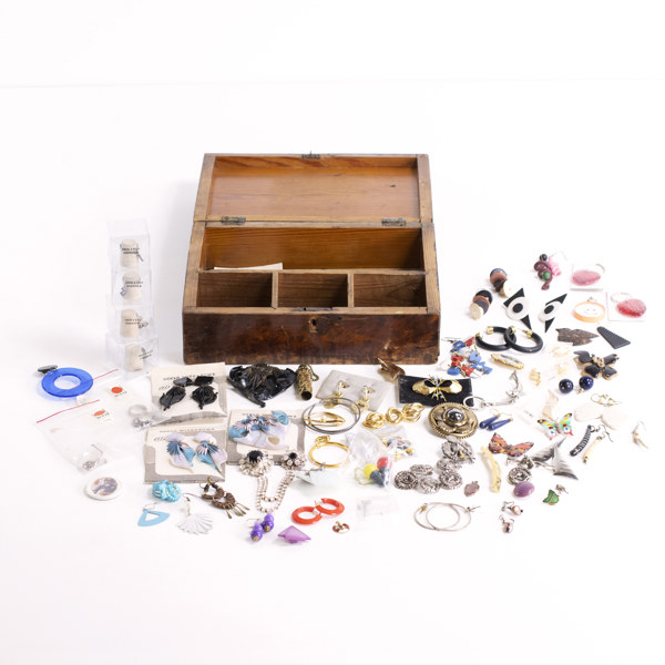 Bijouterier, smycken, bl a silver