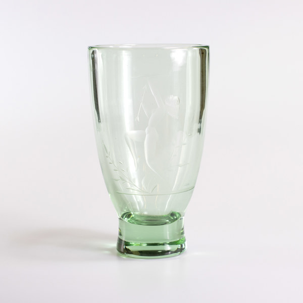 Vas, gröntonat glas, gravyr med kvinna, höjd 24,5 cm_28161a_8dbd5f869fe926f_lg.jpeg