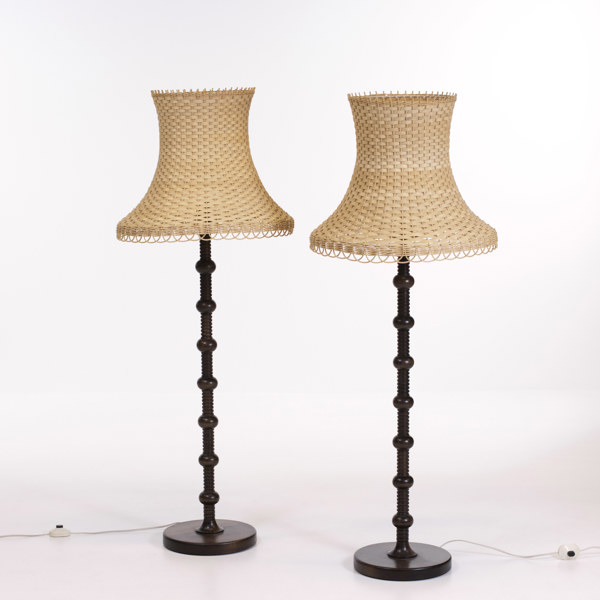 Golvlampor, ett par, flätade skärmar