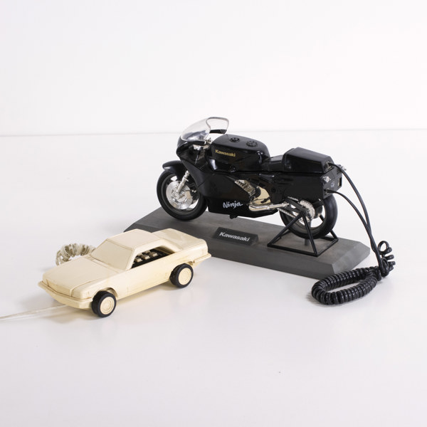 Telefoner, 2 st, 80/90-tal, Mercedes, Kawasaki, längd 32 cm och mindre_29824a_lg.jpeg