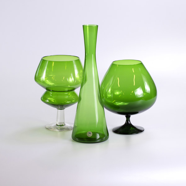 Vaser, 3 st, grönt glas, bl a Holmegaard_30157a_8dc2d446ce57dc8_lg.jpeg