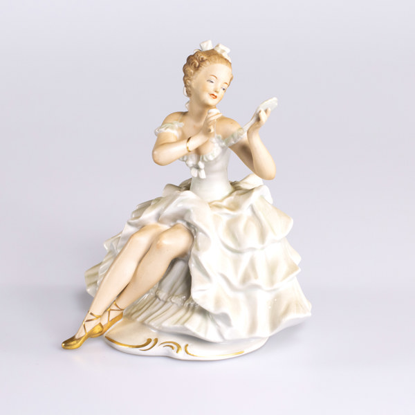 Figurin, porslin, Wallendorf, höjd 20,5 cm_30789a_8dc43fe4486121d_lg.jpeg