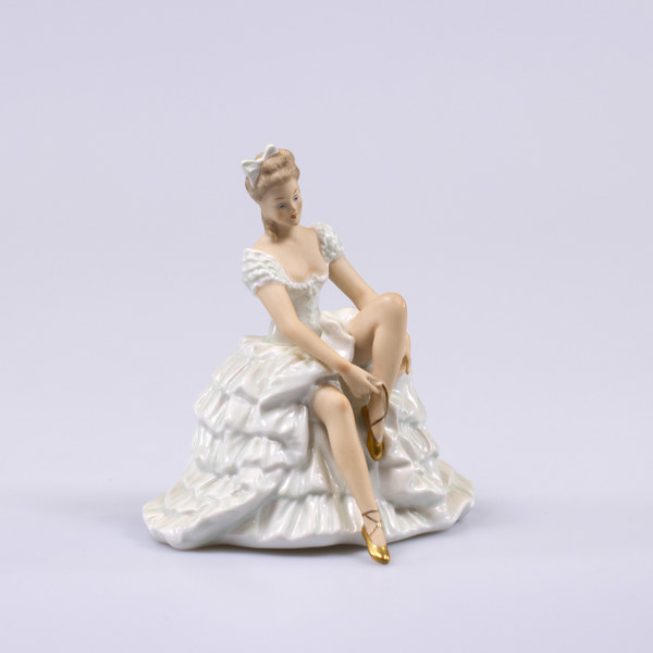 Figurin, porslin, Wallendorf, höjd 16,5 cm_30792a_8dc466cd9826869_lg.jpeg