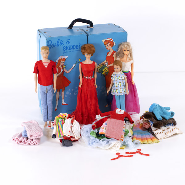 Barbie, Midge, Ken, & Skipper, förvaringslåda samt kläder, Mattel, 1960-tal_30980a_8dc4f5384d0b4e0_lg.jpeg