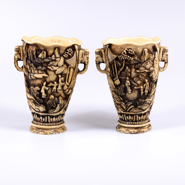 Vaser, ett par, konstmassa, orientaliskt motiv, höjd 24 cm_32050a_lg.jpeg