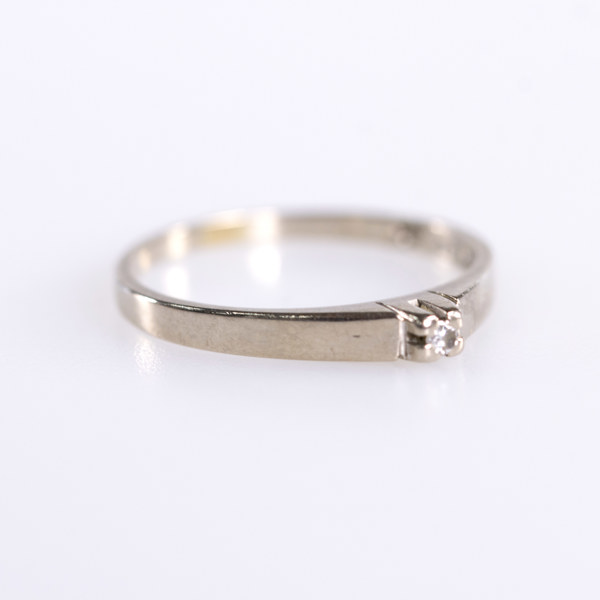 Ring, 18k vitguld, 1,8 gram, storlek 16