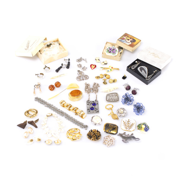 Bijouterier, ett parti, bl a silver, m.m.