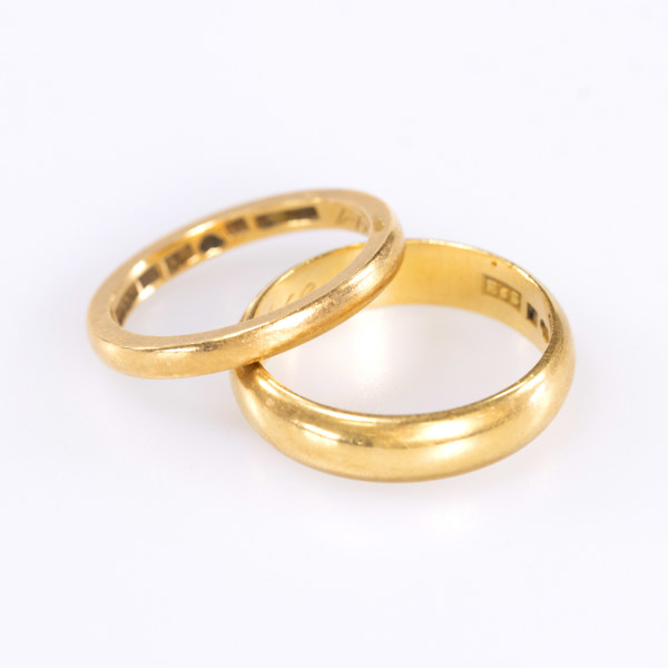 Ringar, 2 st, 18k guld, vikt 9,8 gram