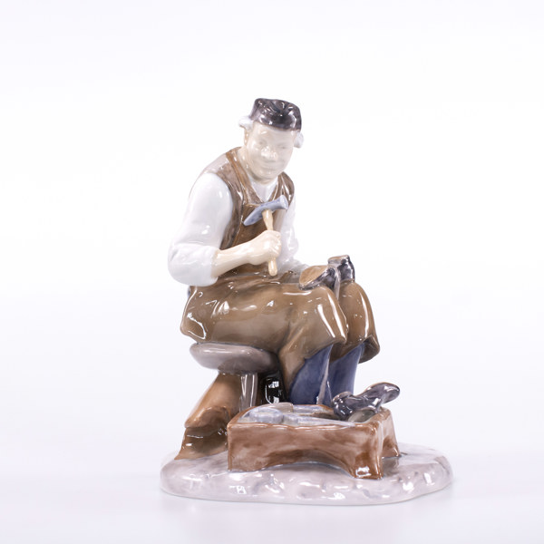 Axel Locher, figurin, skomakare, 2228, B&G, höjd 22 cm