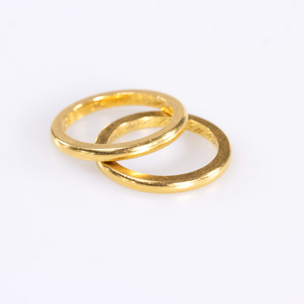 Ringar, 2 st, 18k guld, vikt 9,3 gram