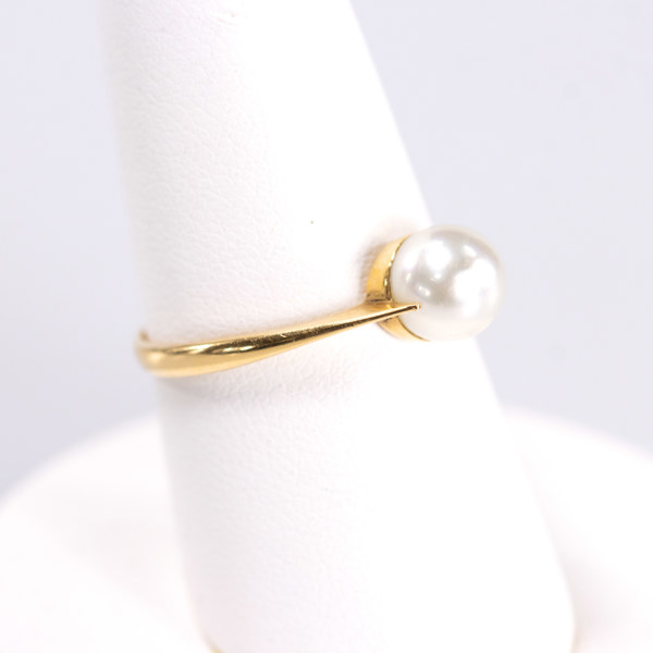 Ring, 18k guld, pärla, strl 17,75, 2,1 gram