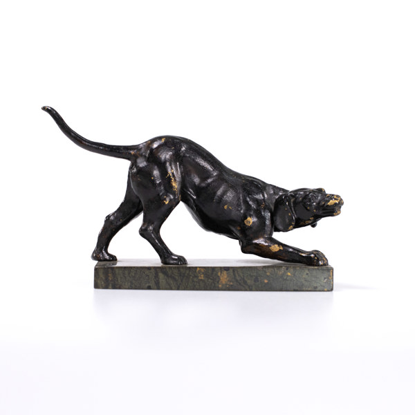 Figurin, hund, bemålad metall på stensockel