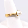 Ring, 18k guld, med pärla, storlek 17,75, vikt 5,4 gram