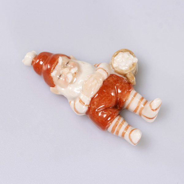 Figurin, liggande tomte, 176, Royal Copenhagen, längd 7,5 cm