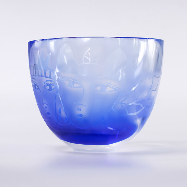 Ulrica Hydman-Vallien, skål, "Dancing Blue", signerad, Ø 27 cm