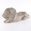 Trädgårdsskulptur, stenmassa, liggande lejon, längd 75 cm