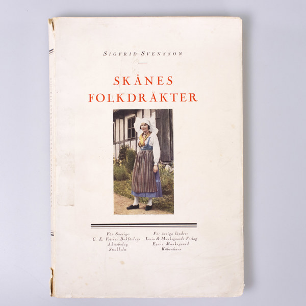 Sigfrid Svensson, "Skånes Folkdräkter", C E Fritzes Bokfärlags AB