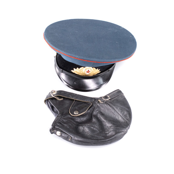 Rysk officersmössa samt pilotmössa