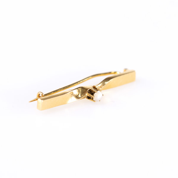Brosch, 18k guld, längd 4 cm, vikt 2,1 gram