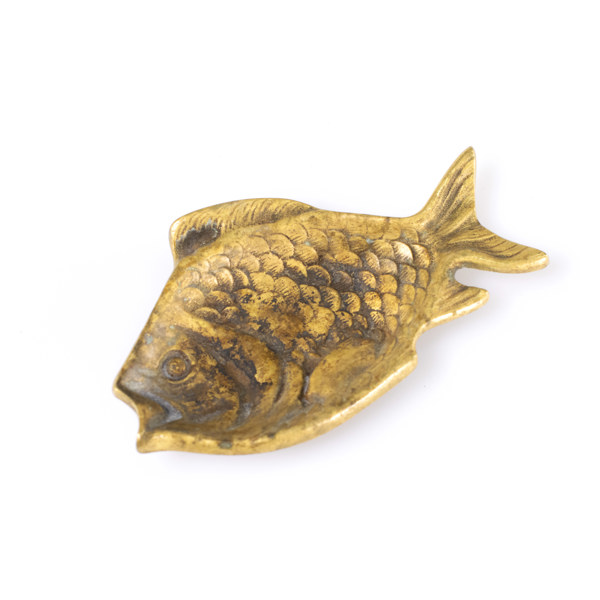Litet fat, i form av fisk, gulmetall, längd 12,5 cm
