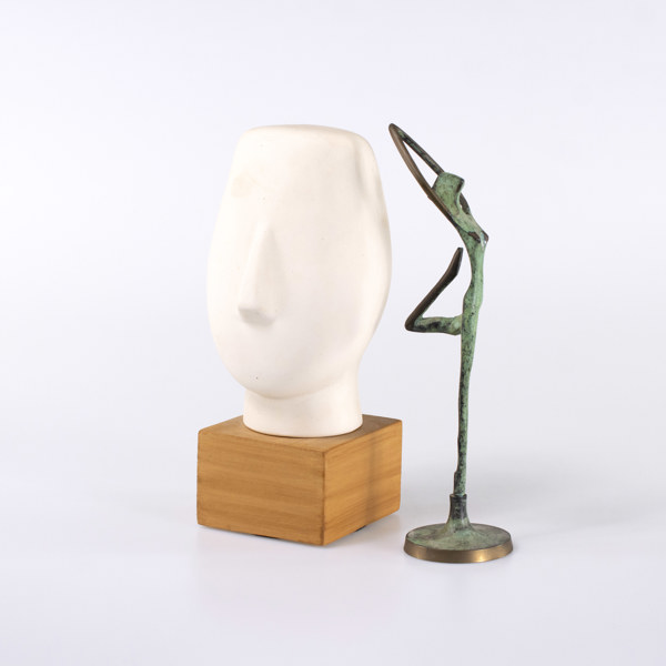 Skulpturer, 2 st, bl a brons, högsta 30 cm