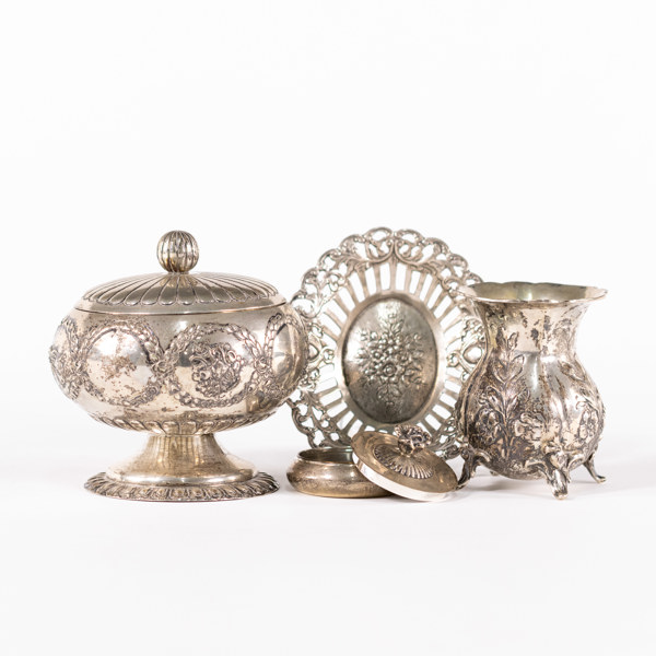 Silverföremål, 4 st, högsta 10,5 cm, vkt 429 gram