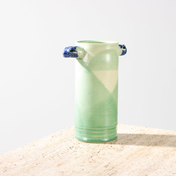 Birgitta K-Dotter Ohlsson, vas, med reptilhuvuden, signerad, höjd 24 cm