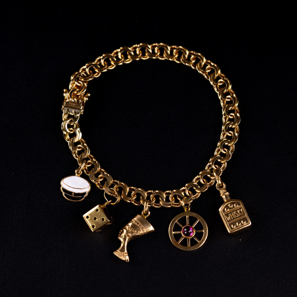 Armband, bismarck, med berlocker, 18k guld, längd 18 cm