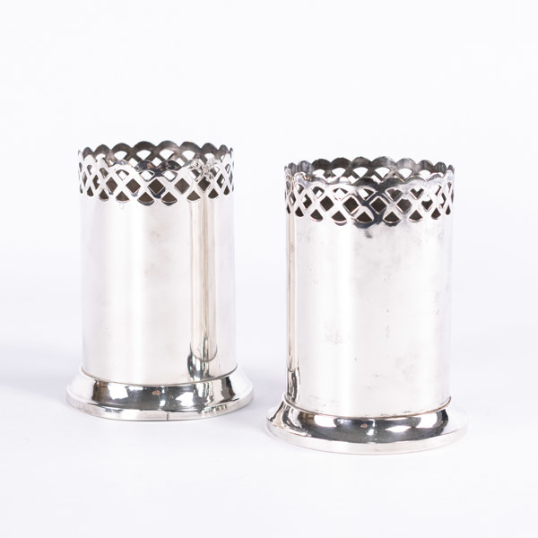 Flaskhållare, coasters, ett par, nysilver, Nordiska Kompaniet, höjd 13,5 cm