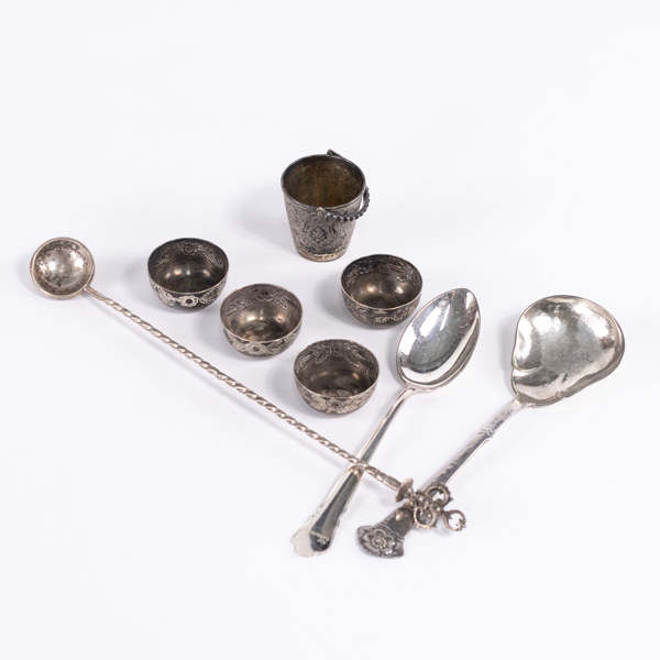 Silverföremål, 8 delar, bl a Persien, vikt 250 gram