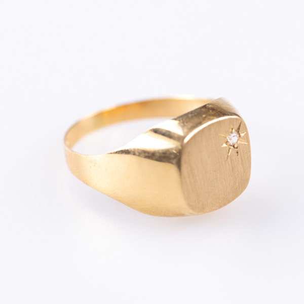 Klackring, 18k guld, storlek 20,5, vikt 3,2 gram