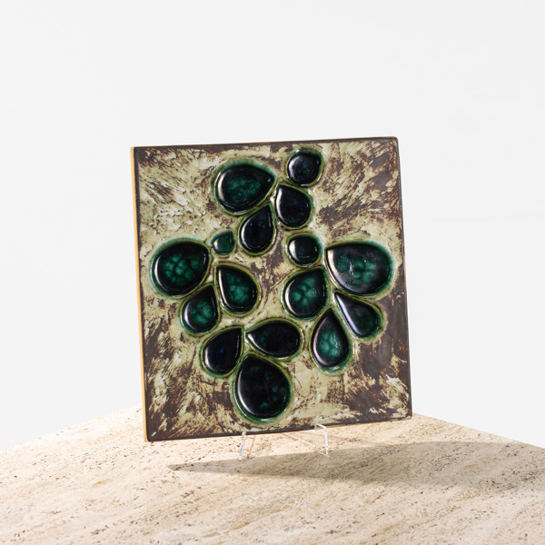 Olle Alberius, väggrelief, "Kavalkad", Rörstrand, 30,5x30,5 cm